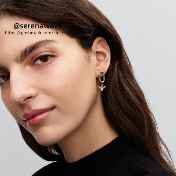 Pandora White Bee Mini Dangle Charm - Picture 2 of 2